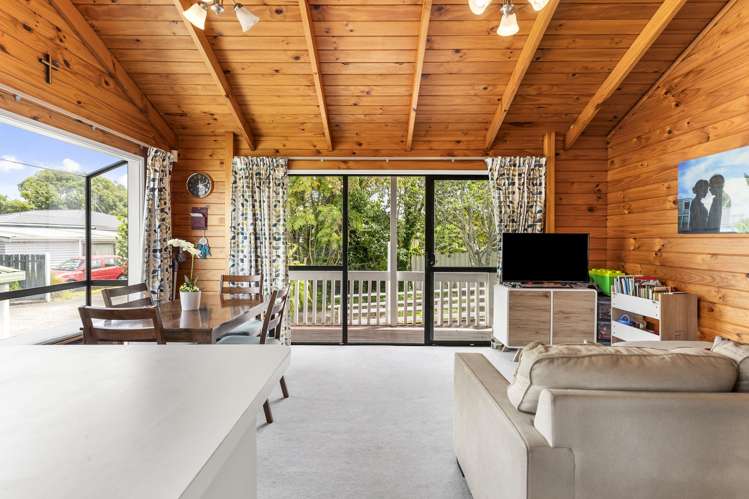 2/4 Campbell Place_3