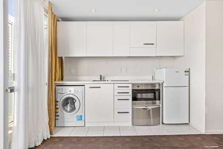 2312/10 Waterloo Quadrant Auckland Central_7