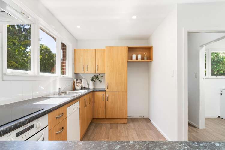 55 Woodbury Street Russley_10