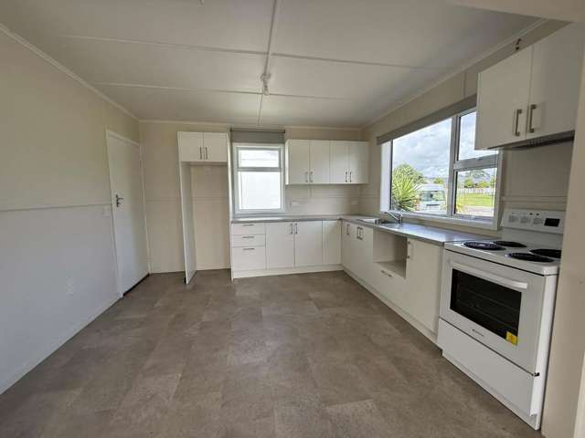 3/2a Bayly Street Waitara_3