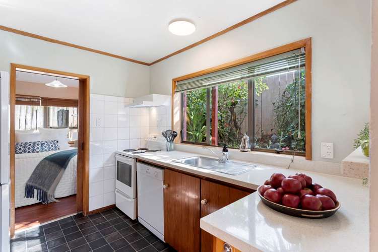 2/2 Fuchsia Place Birkdale_6