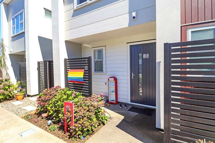 15 McGrath Way 1353_1