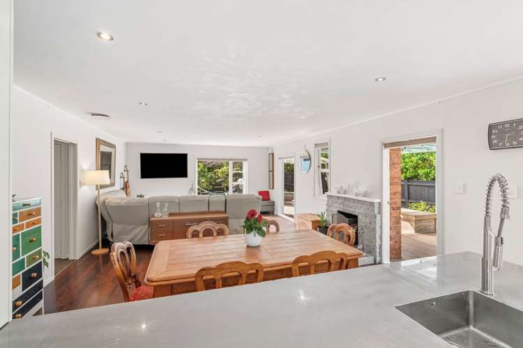 4 Kennedy Avenue Forrest Hill_4
