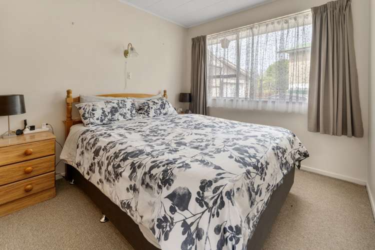 2/12 Cobham Crescent Stoke_8