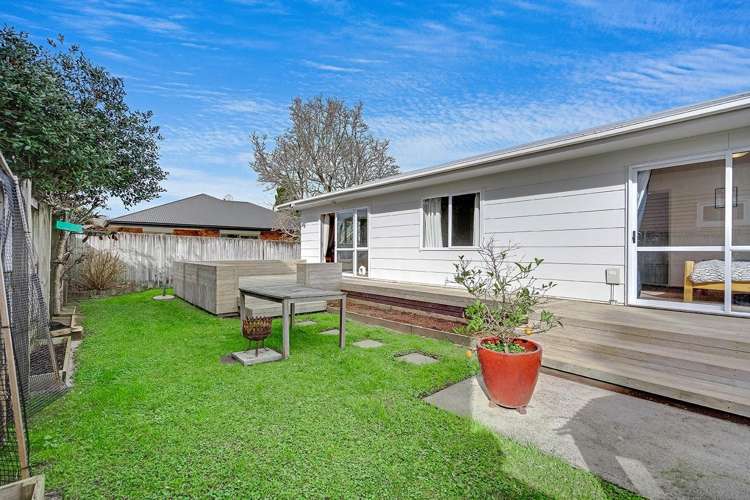 300 Shakespeare Street 11373_10