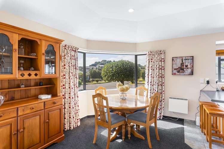 2 Sams Way Raumati South_9