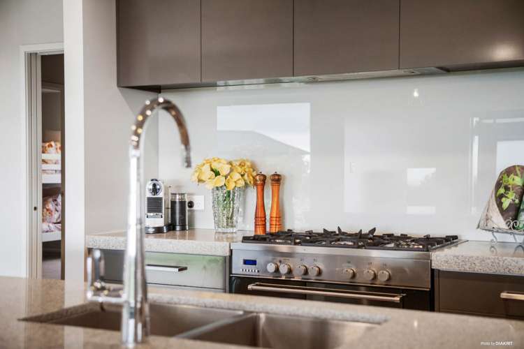 5 Lawrence Carter Drive Bombay_6