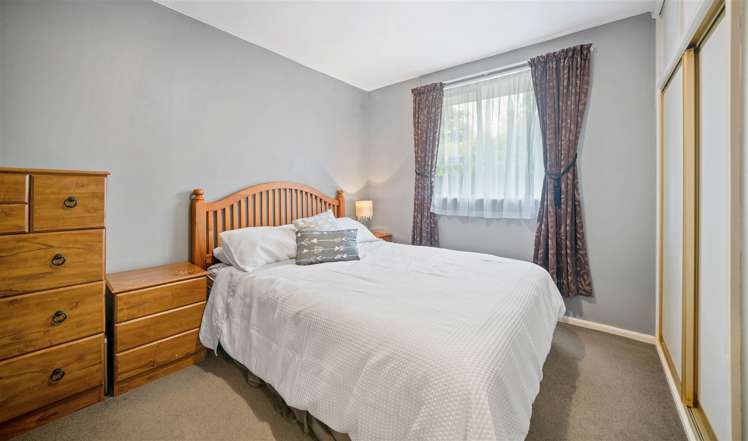 2/20a Downing Street Hoon Hay_6