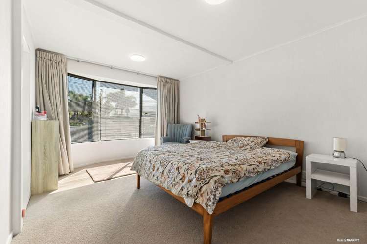 215 Vipond Road Stanmore Bay_11