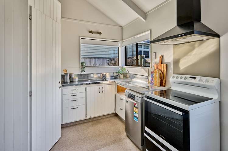 6 Trent Street Island Bay_7