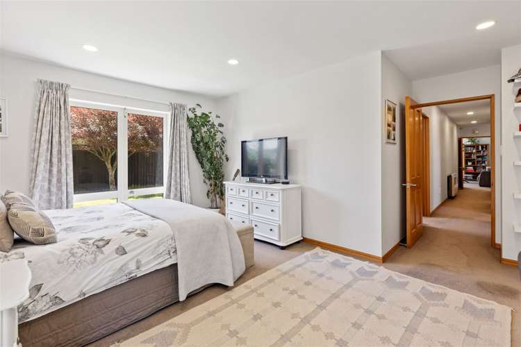 15 Apsley Drive Russley_14