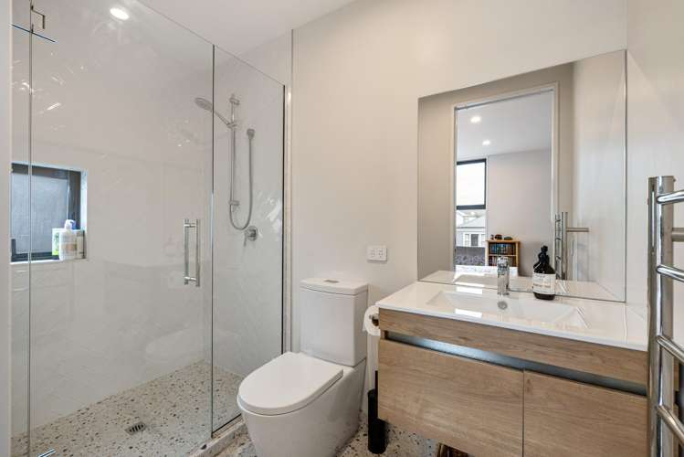 2/12 Hume Street Sydenham_12