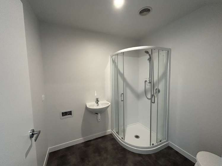 2/15 De Havilland Way 11229_8
