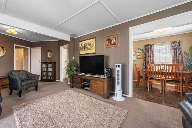 15 Fenruss Street Fairy Springs_1
