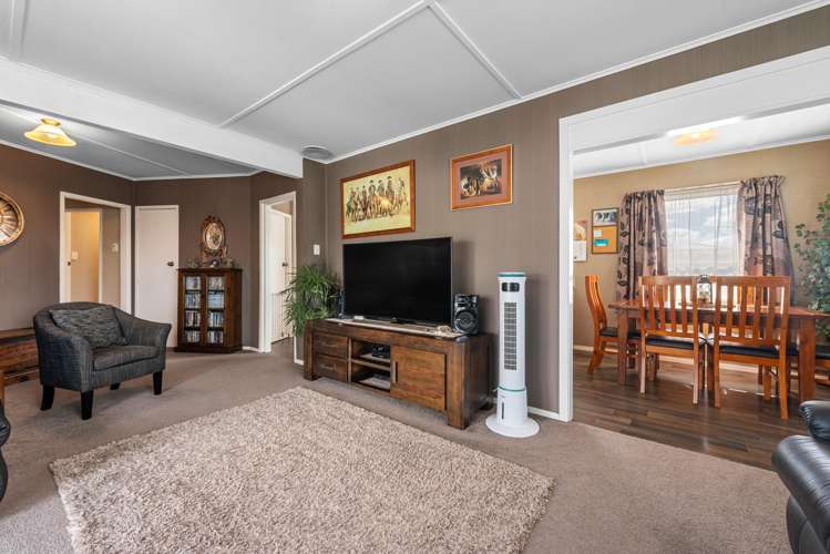 15 Fenruss Street Fairy Springs_1