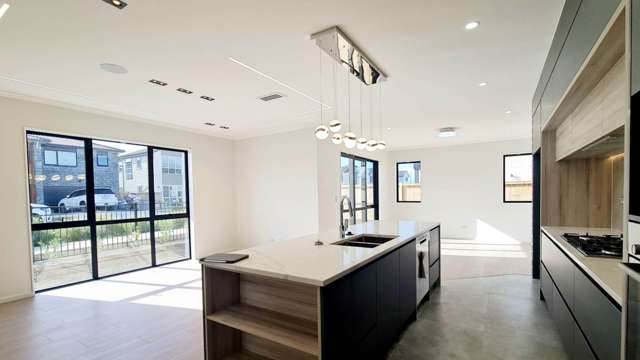 7 Uki Way Flat Bush_3