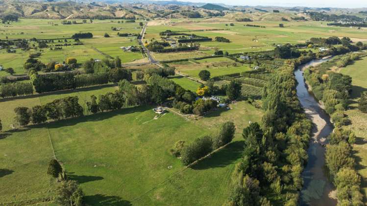 22 James Road Pahiatua_18