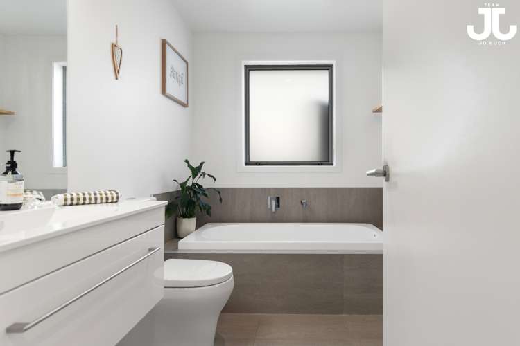 56 Whakaturou Crescent Pyes Pa_14