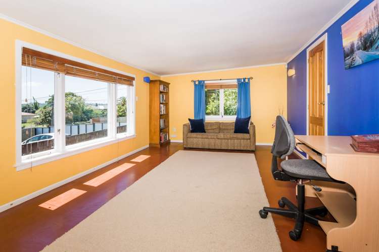 8 Fairclough Road Beach Haven_12