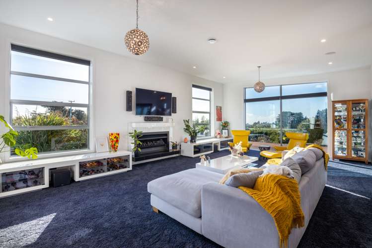 1895 Egmont Road Kaimiro_8