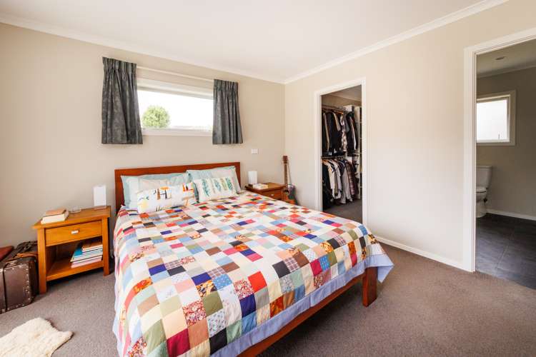 8 Roots Street West Feilding_22