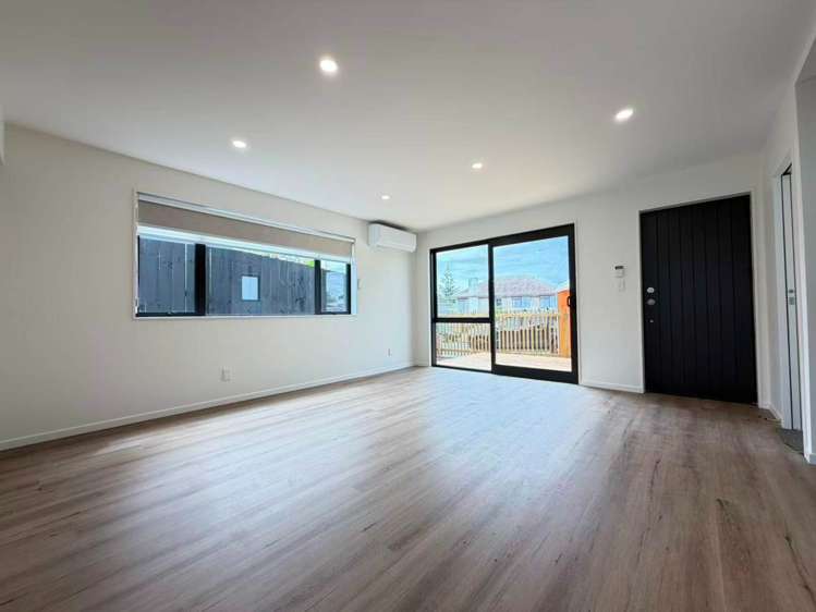 29 Crown Crescent Otara_10