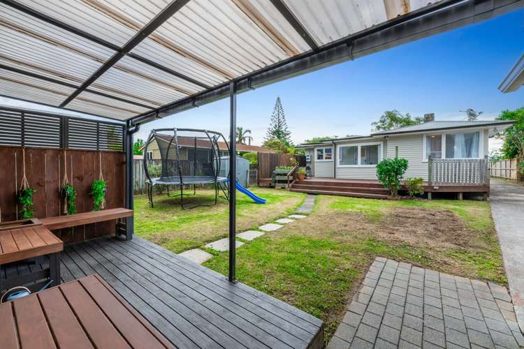 17 Muir Avenue Mangere Bridge_16