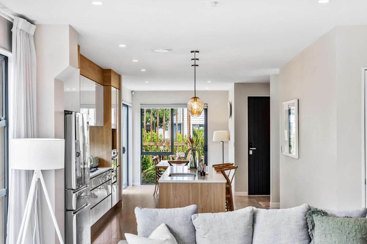 64 Glidepath Road_4