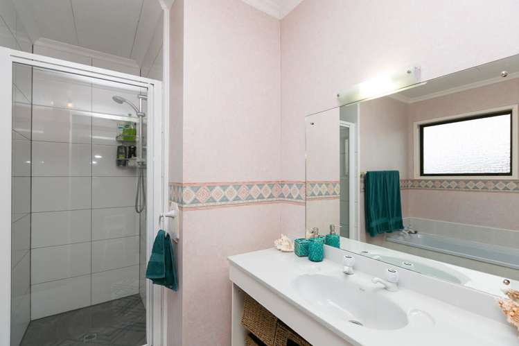 142 Parklands Avenue Bell Block_16