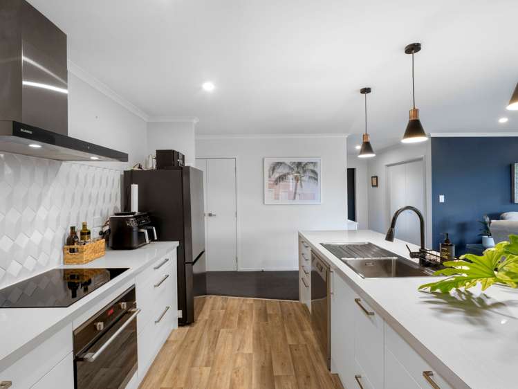 20 Magnolia Crescent Tawhero_12