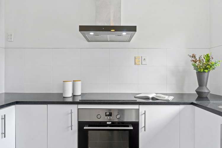 2/142 Archers Road Glenfield_10