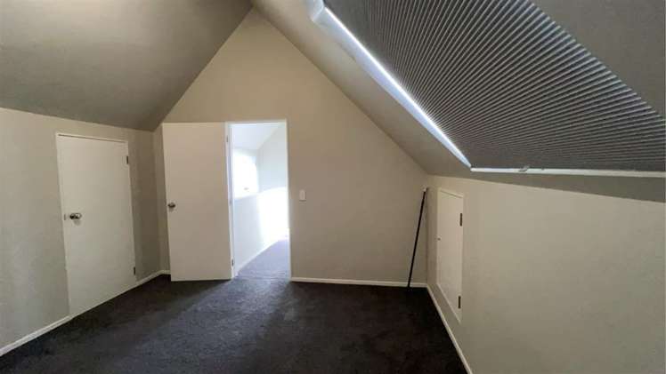 8D Inverness Avenue Hamilton East_17