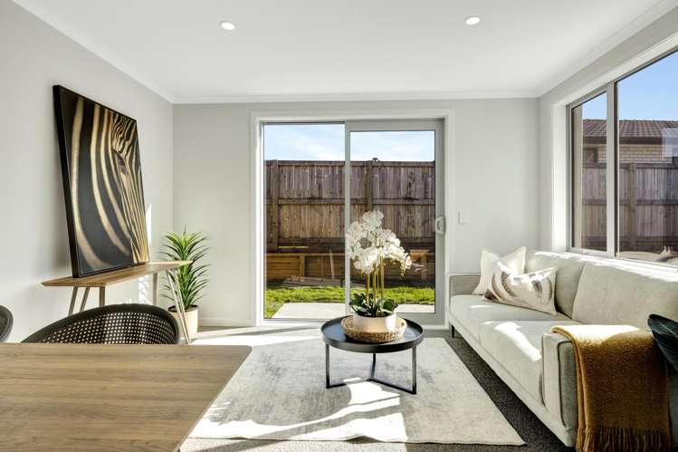 2/290 Dixon Road Fitzroy_4