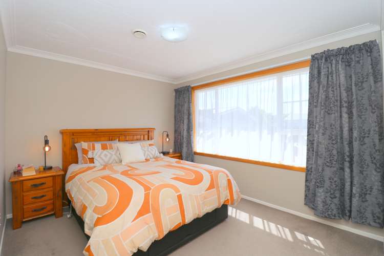 82 Edinburgh Crescent Waikiwi_15