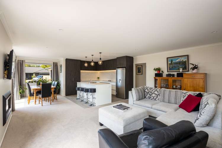 12 Rehua Place Waiwhakaiho_6