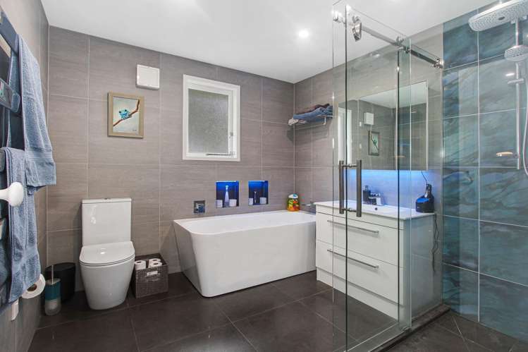 37 Derwent Crescent Titirangi_13