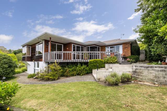 Easy Living with Views to Te Mata Peak