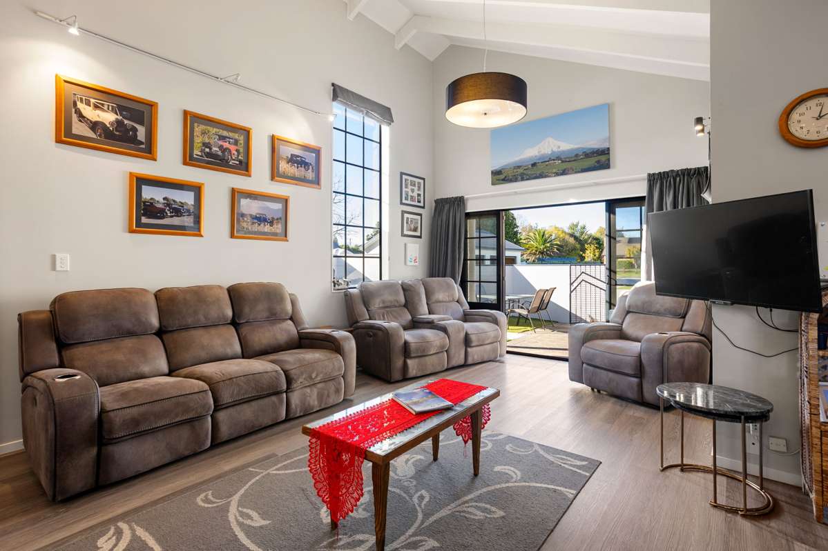 64 Athlone Drive_2