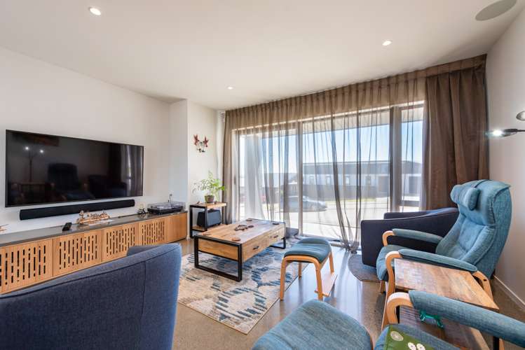 96 Cedarwood Street Woodridge_9