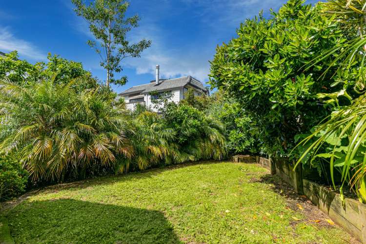 2/72 Beach Road Castor Bay_11