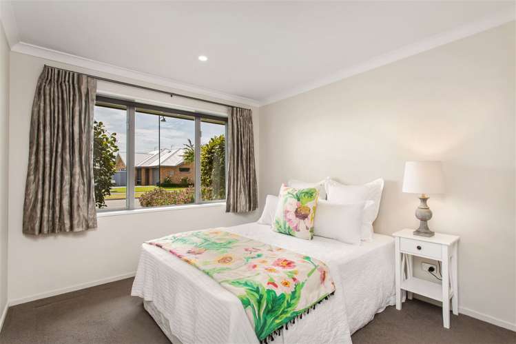 21 Somerville Crescent Aidanfield_9