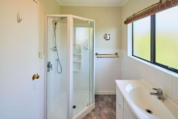 8 Ross Grove Paraparaumu_11