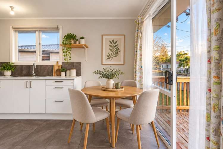 39 Clayton Avenue Otara_13