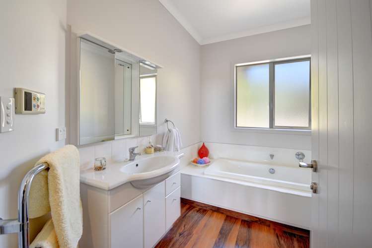 27 Bute Street Moeraki_18