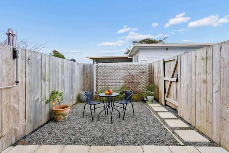 4/2 Stokes Avenue Te Atatu Peninsula_9