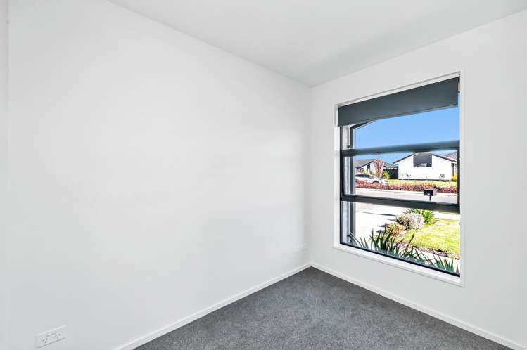 197 Faringdon Boulevard Rolleston_20