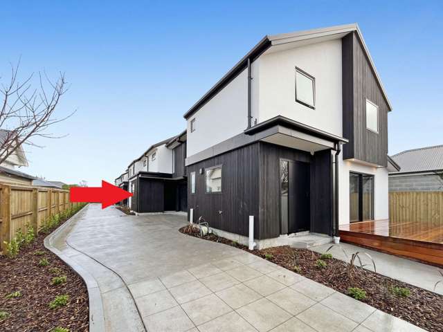 ST ALBANS/ EDGEWARE - THREE BEDROOM, TWO BATHROOM, SINGLE GARAGE