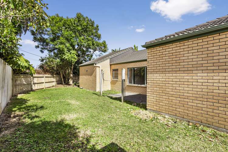 319d Royal Road Massey_17