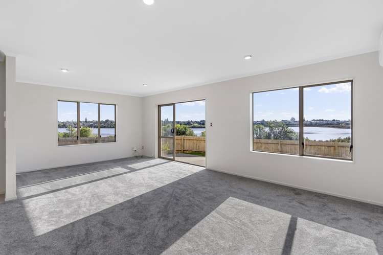 6 Brechin Place Wattle Downs_5