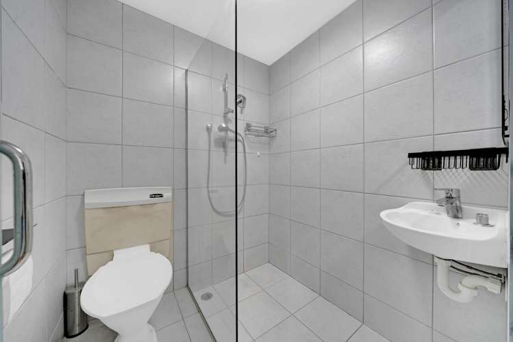 84 & 86 Ayton Drive Totara Vale_34